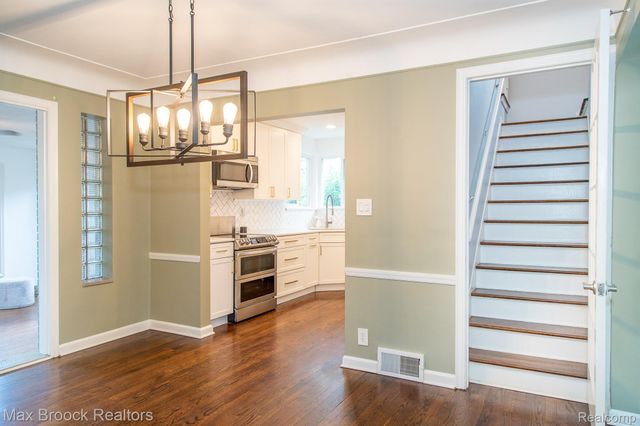 10744 Kingston Avenue, Huntington Woods, MI 48070