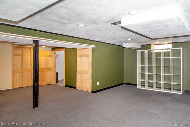 10744 Kingston Avenue, Huntington Woods, MI 48070
