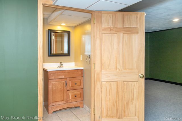 10744 Kingston Avenue, Huntington Woods, MI 48070