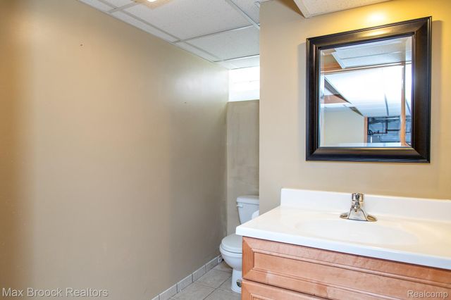 10744 Kingston Avenue, Huntington Woods, MI 48070