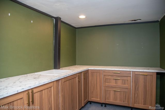 10744 Kingston Avenue, Huntington Woods, MI 48070