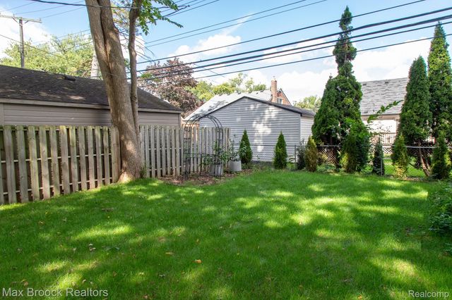 10744 Kingston Avenue, Huntington Woods, MI 48070
