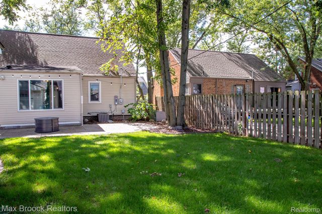 10744 Kingston Avenue, Huntington Woods, MI 48070