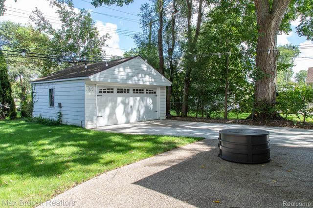10744 Kingston Avenue, Huntington Woods, MI 48070