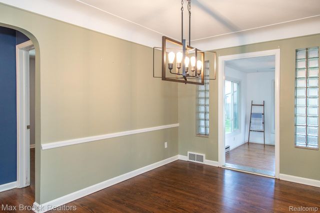 10744 Kingston Avenue, Huntington Woods, MI 48070