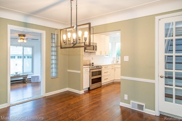 10744 Kingston Avenue, Huntington Woods, MI 48070
