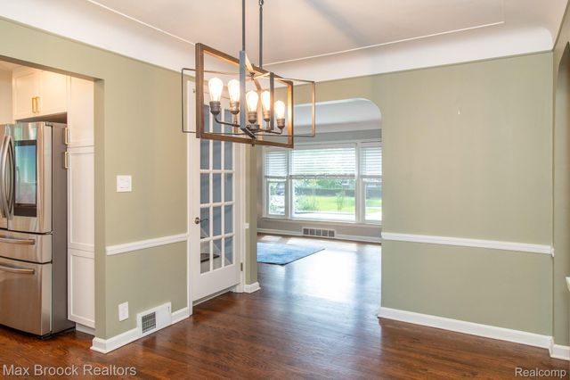 10744 Kingston Avenue, Huntington Woods, MI 48070