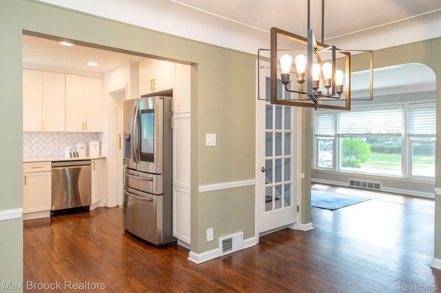 10744 Kingston Avenue, Huntington Woods, MI 48070