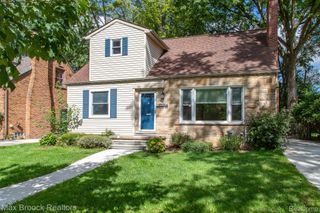 10744 Kingston Avenue, Huntington Woods, MI 48070