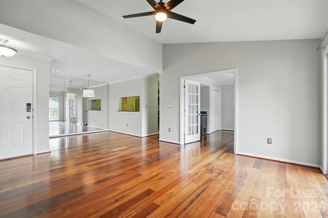 5007 Sharon Road R, Charlotte, NC 28210