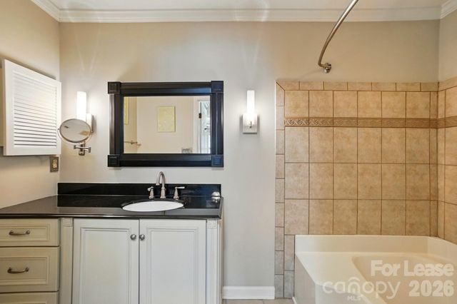 5007 Sharon Road R, Charlotte, NC 28210