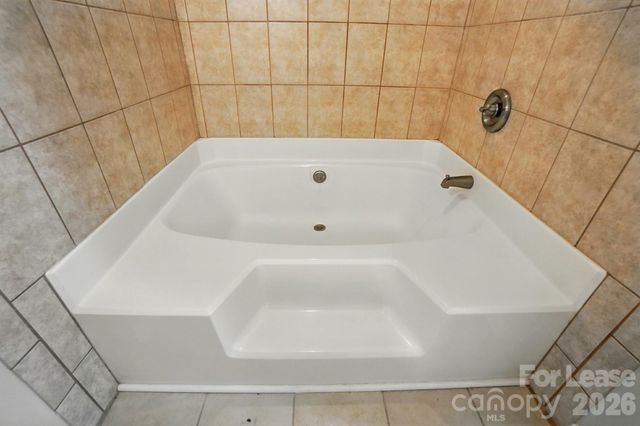 5007 Sharon Road R, Charlotte, NC 28210