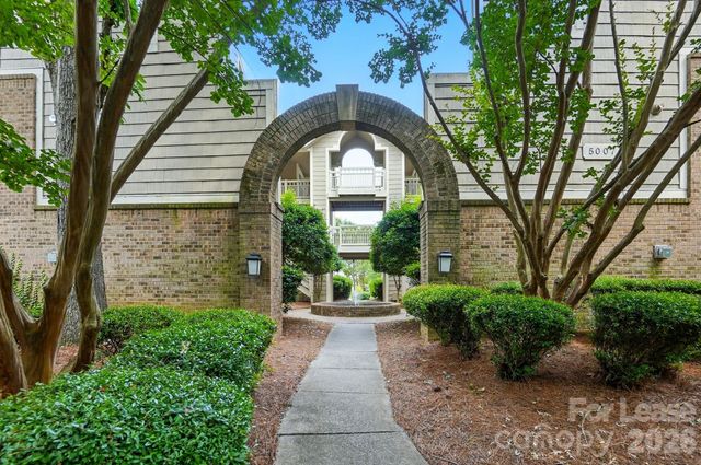 5007 Sharon Road R, Charlotte, NC 28210