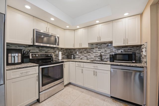 54 Capri B, Delray Beach, FL 33484