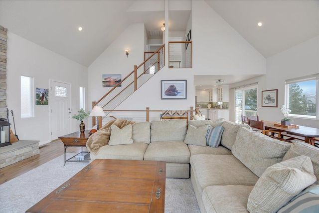 935 Foothill Rd, Copperopolis, CA 95228