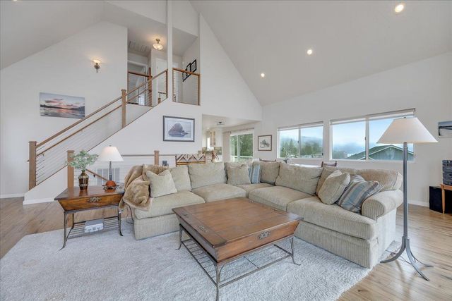 935 Foothill Rd, Copperopolis, CA 95228