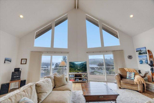 935 Foothill Rd, Copperopolis, CA 95228