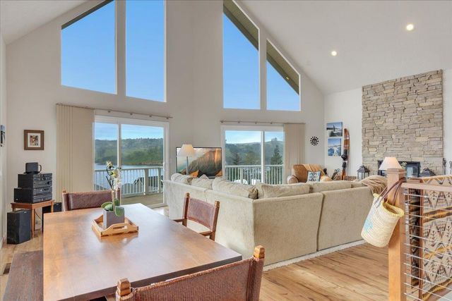 935 Foothill Rd, Copperopolis, CA 95228