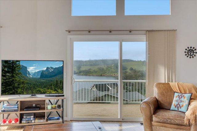 935 Foothill Rd, Copperopolis, CA 95228