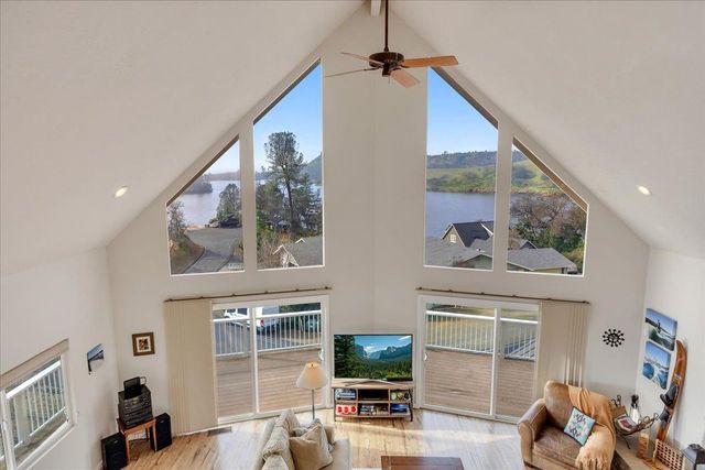 935 Foothill Rd, Copperopolis, CA 95228