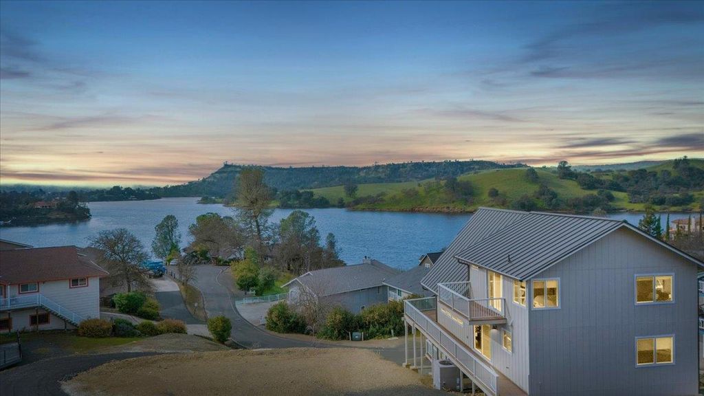 935 Foothill Rd, Copperopolis, CA 95228