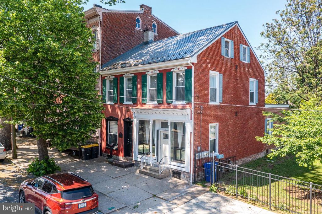 145 W HIGH ST, Womelsdorf, PA 19567
