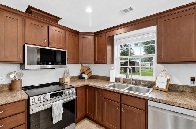 9152 DAMASCUS AVENUE, Polk City, FL 33868