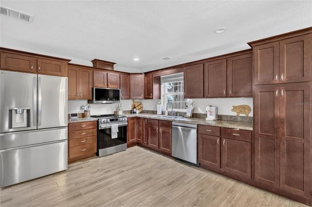 9152 DAMASCUS AVENUE, Polk City, FL 33868