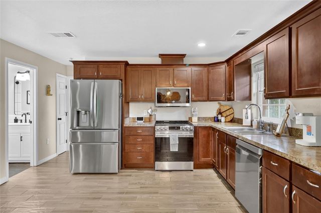 9152 DAMASCUS AVENUE, Polk City, FL 33868