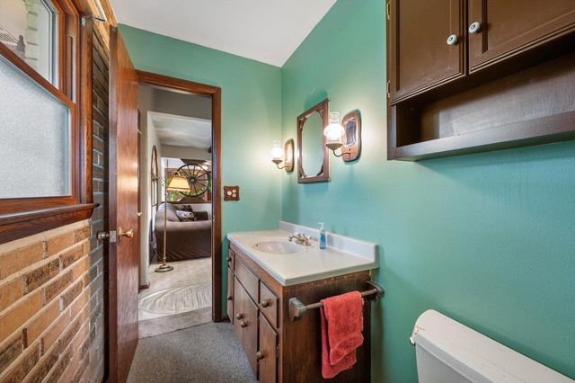 16755 W Hearthside DRIVE, New Berlin, WI 53151