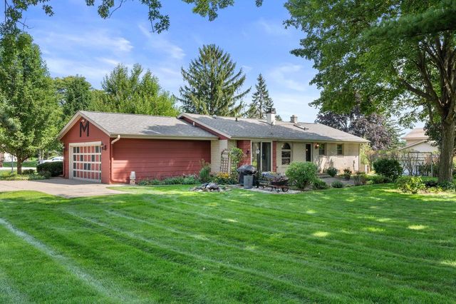 16755 W Hearthside DRIVE, New Berlin, WI 53151