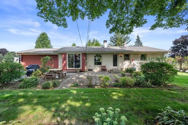 16755 W Hearthside DRIVE, New Berlin, WI 53151
