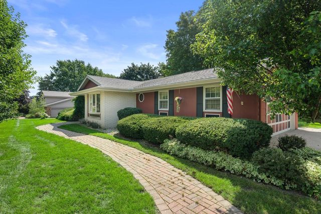 16755 W Hearthside DRIVE, New Berlin, WI 53151