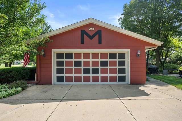 16755 W Hearthside DRIVE, New Berlin, WI 53151