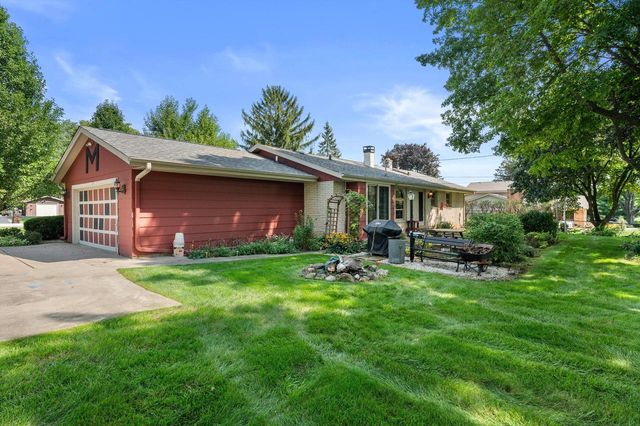 16755 W Hearthside DRIVE, New Berlin, WI 53151