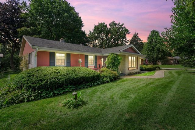 16755 W Hearthside DRIVE, New Berlin, WI 53151