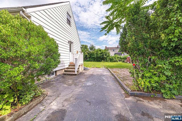 141 Cedar Avenue, Pompton Lakes, NJ 07442