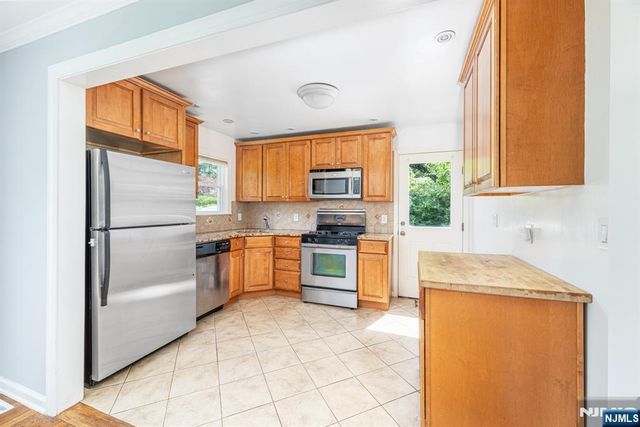 141 Cedar Avenue, Pompton Lakes, NJ 07442