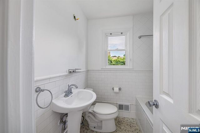141 Cedar Avenue, Pompton Lakes, NJ 07442