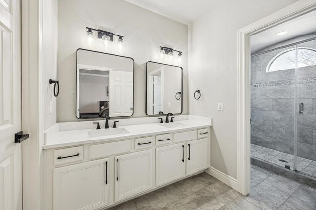 2947 Clinton Drive, Houston, TX 77020