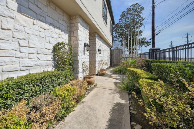 2947 Clinton Drive, Houston, TX 77020