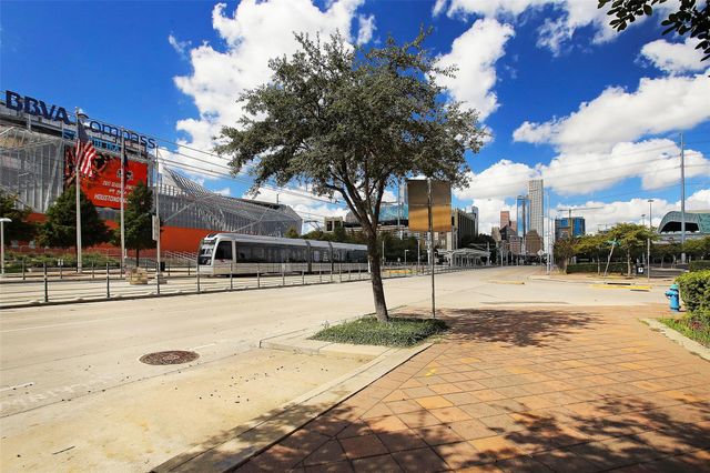 2947 Clinton Drive, Houston, TX 77020