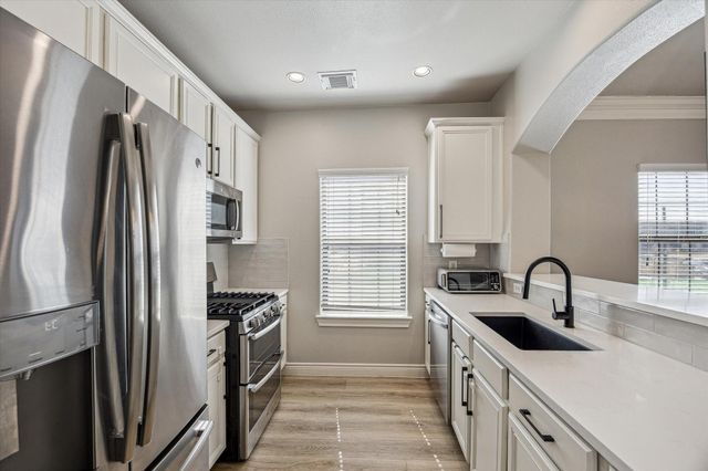 2947 Clinton Drive, Houston, TX 77020