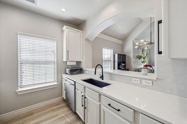 2947 Clinton Drive, Houston, TX 77020