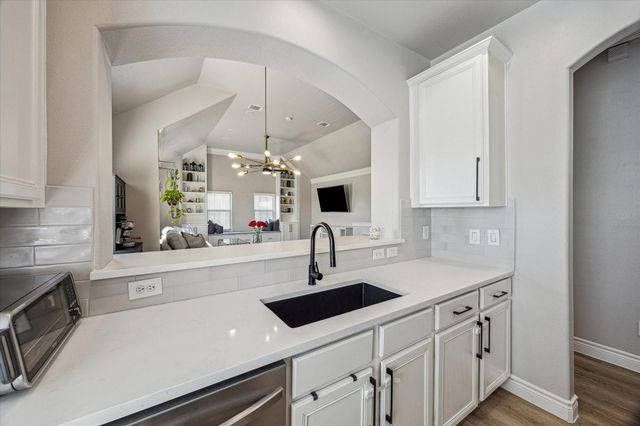 2947 Clinton Drive, Houston, TX 77020