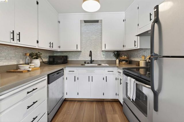 666 Oakland Ave 105, Oakland, CA 94611