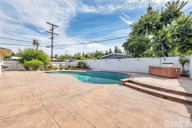 23230 Bigler Street, Woodland Hills (los Angeles), CA 91364