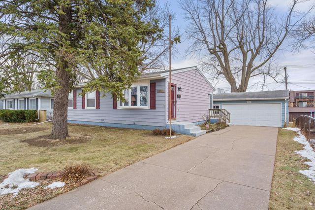 2827 W 13th Street, Davenport, IA 52804