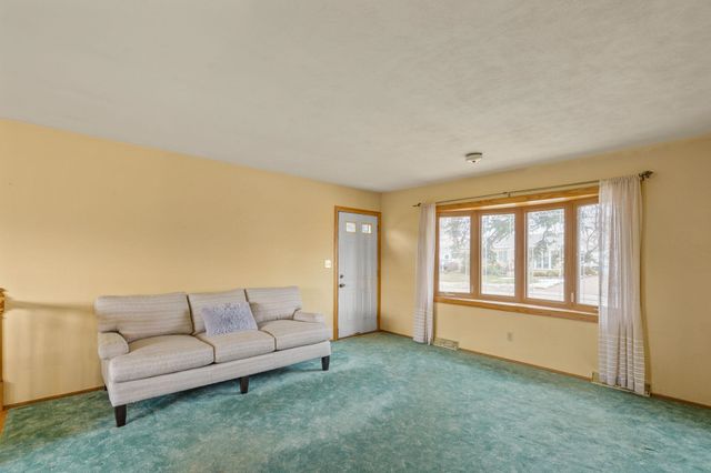 2827 W 13th Street, Davenport, IA 52804