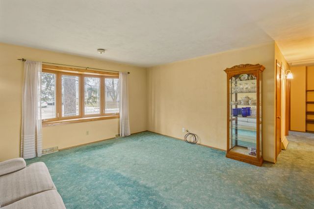 2827 W 13th Street, Davenport, IA 52804